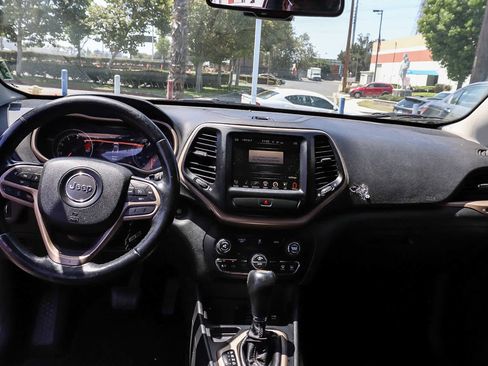 Used 2017 Jeep Cherokee High Altitude FWD image 13