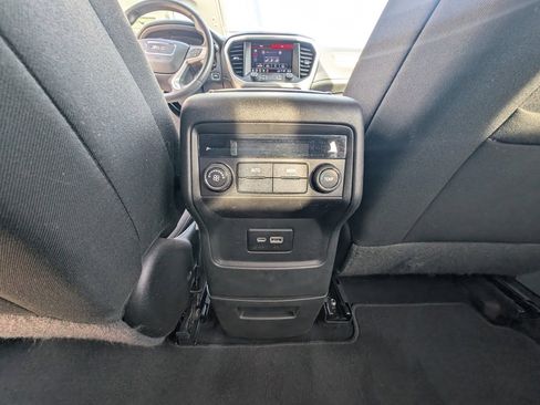 Used 2021 GMC Acadia SLE image 39