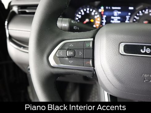 Used 2024 Jeep Compass Latitude w/ Convenience Group AWD/4WD image 44