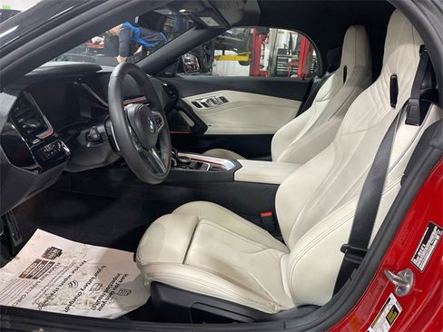Used 2024 BMW Z4 sDrive30i w/ Premium Package image 11