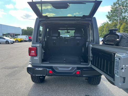 Used 2020 Jeep Wrangler Unlimited Sahara AWD/4WD image 14