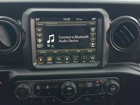 Used 2021 Jeep Gladiator Sport image 30