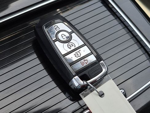 Used 2022 Lincoln Nautilus Reserve FWD image 38