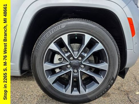 Used 2024 Jeep Grand Cherokee Overland w/ Advanced Protech Group III AWD/4WD image 6