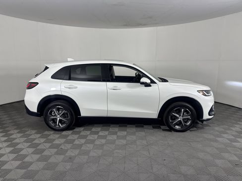 Used 2023 Honda HR-V EX-L image 3