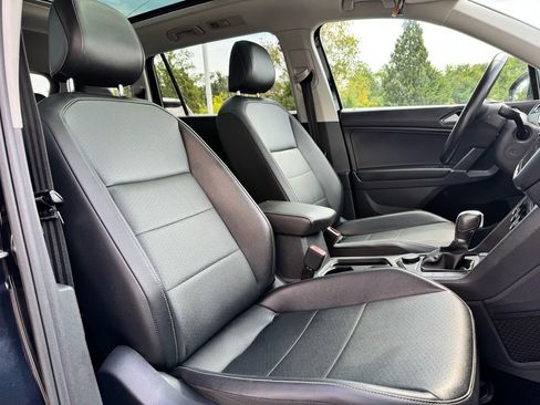 Used 2018 Volkswagen Tiguan SE w/ Panoramic Sunroof Package image 33