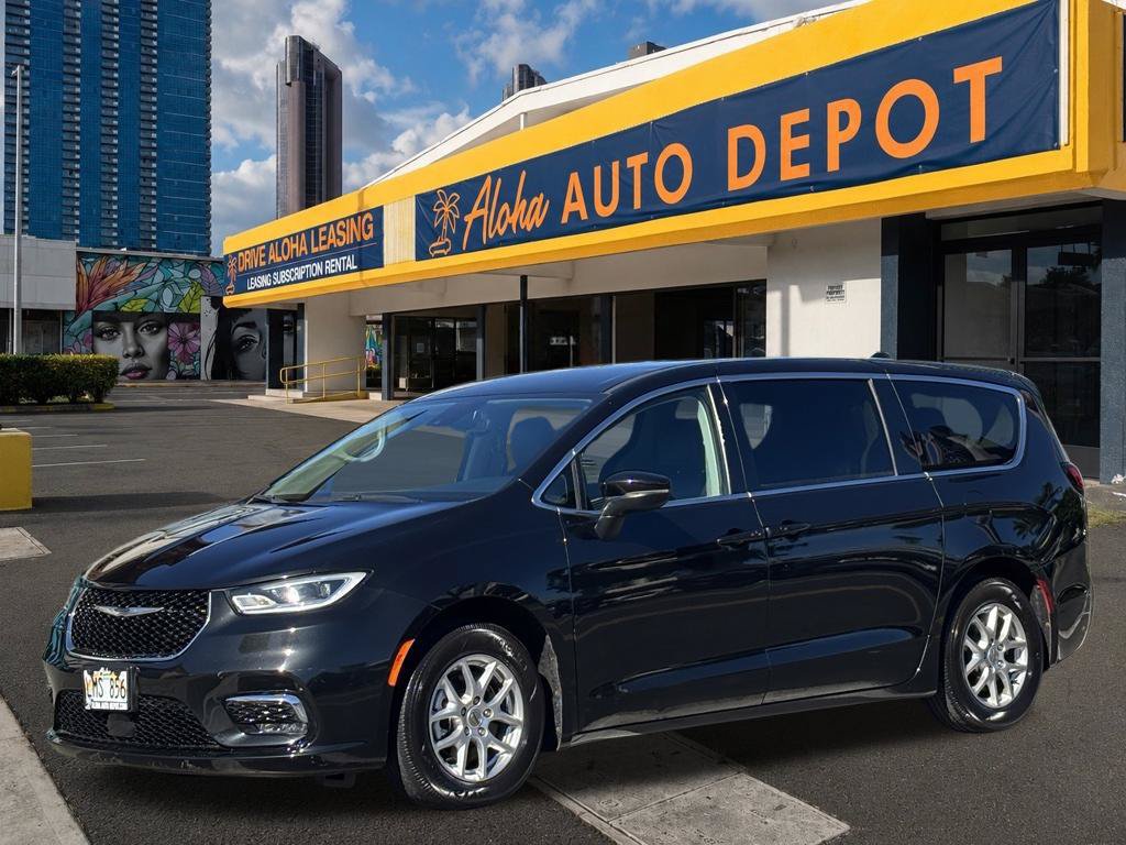 Used 2023 Chrysler Pacifica Touring-L FWD 360° Tour