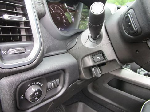 New 2026 RAM 2500 Laramie AWD/4WD image 30