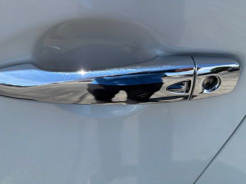 Used 2018 Nissan Murano S AWD/4WD image 9