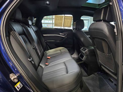 Used 2023 Audi e-tron Premium Plus w/ Premium Plus Package image 12