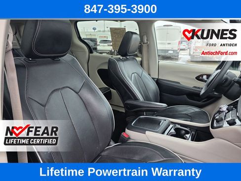 Used 2023 Chrysler Pacifica Limited image 38