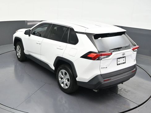 Used 2022 Toyota RAV4 LE AWD/4WD image 18