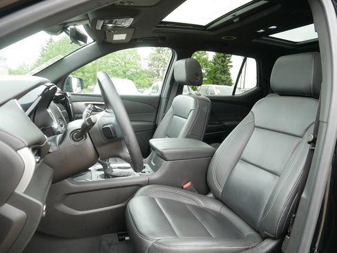 Used 2023 Chevrolet Traverse LT w/ LT Premium Package AWD/4WD image 31