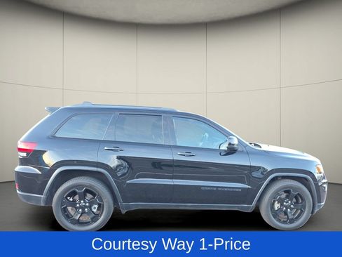 Used 2019 Jeep Grand Cherokee Laredo RWD image 11