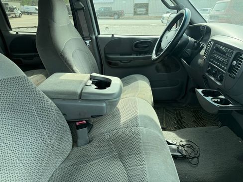 Used 2001 Ford F150 XLT image 4