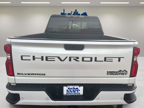 Used 2022 Chevrolet Silverado 2500 High Country w/ Technology Package image 13