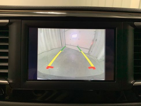 Used 2018 Chrysler Pacifica Touring-L FWD image 30