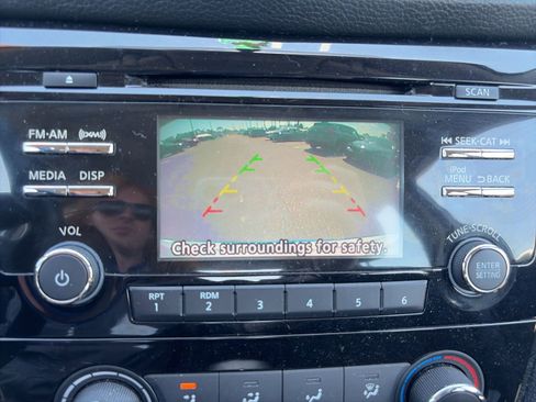 Used 2017 Nissan Rogue S image 17