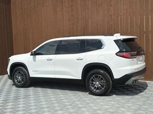 Used 2025 GMC Acadia Elevation FWD image 17