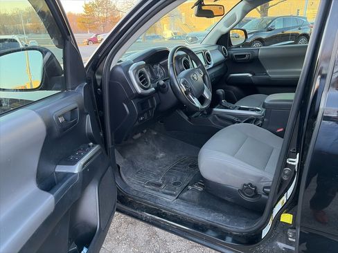 Used 2017 Toyota Tacoma SR5 w/ Tow Package image 11