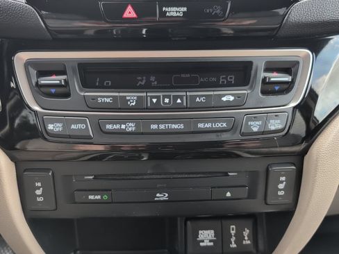Used 2017 Honda Pilot Touring image 27