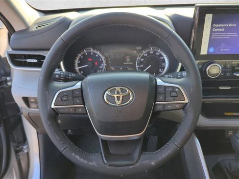 Used 2023 Toyota Highlander XLE FWD image 13