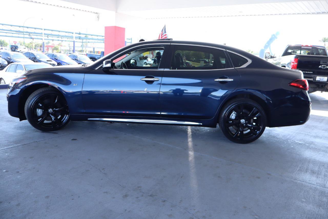 Used 2017 INFINITI Q70 L 3.7 AWD/4WD image 10