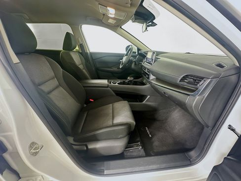Used 2025 Nissan Rogue SV AWD/4WD image 30