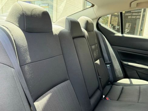 Used 2024 Nissan Altima 2.5 SV FWD image 17
