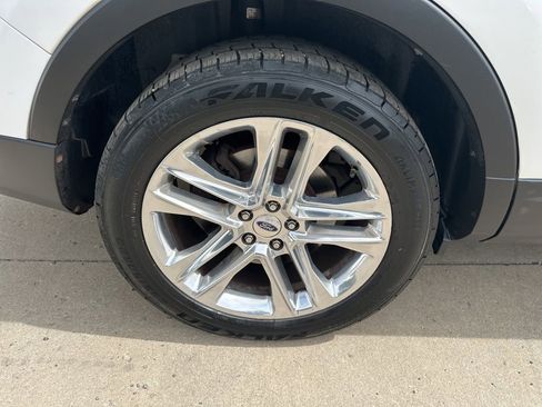 Used 2017 Ford Explorer XLT w/ Equipment Group 202A FWD image 32