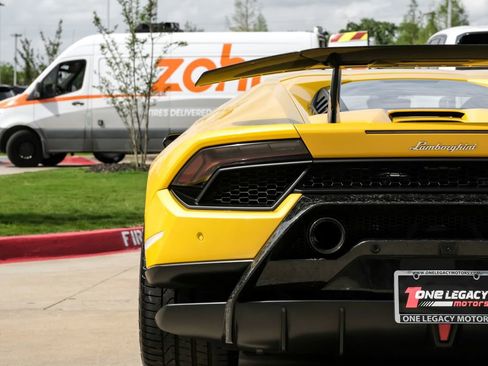 Used 2018 Lamborghini Huracan Performante image 39