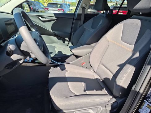 Used 2025 Kia Niro LX FWD image 25