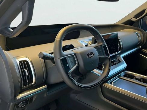 Used 2025 Ford Expedition Max Platinum w/ Stealth Appearance Package image 10