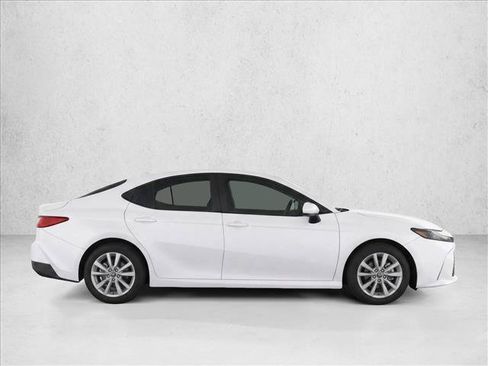 Used 2025 Toyota Camry LE FWD image 8