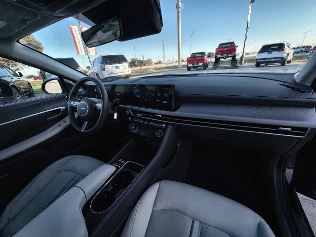 Used 2025 Hyundai Sonata SEL FWD image 27