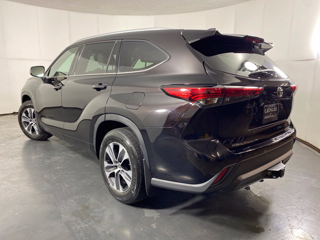 Used 2022 Toyota Highlander XLE AWD/4WD image 10