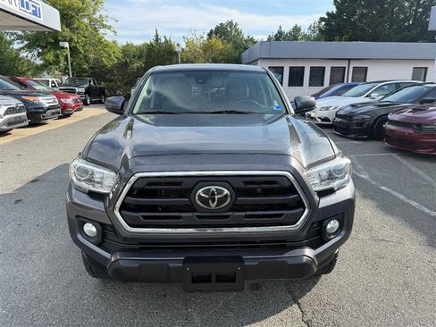 Used 2018 Toyota Tacoma SR5 AWD/4WD image 3