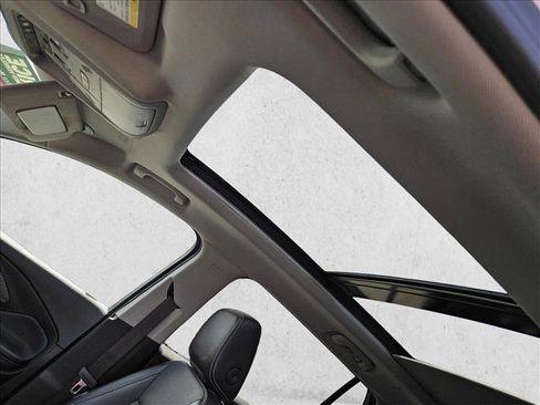Used 2023 GMC Terrain SLT w/ Infotainment Package II FWD image 15