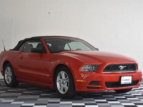 Used 2013 Ford Mustang Convertible image 4