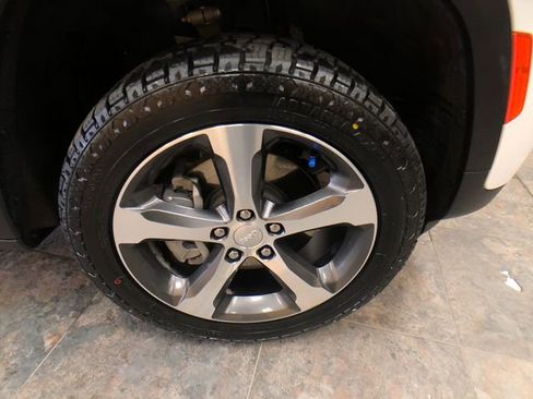 Used 2022 Jeep Grand Cherokee Limited 4xe AWD/4WD image 9
