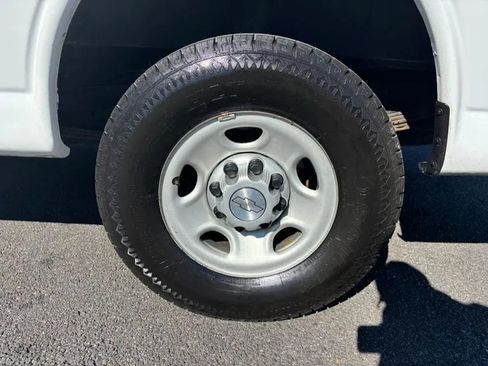 Used 2019 Chevrolet Express 2500 Extended image 27