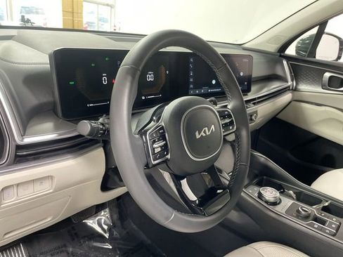 Used 2025 Kia Sorento EX AWD/4WD image 14