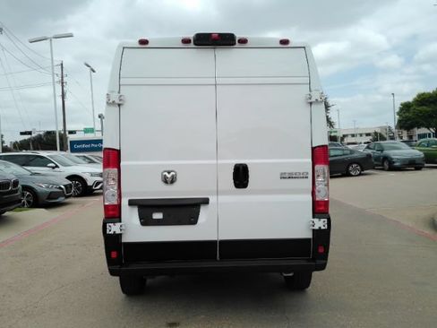 Used 2023 RAM ProMaster 2500 FWD image 12