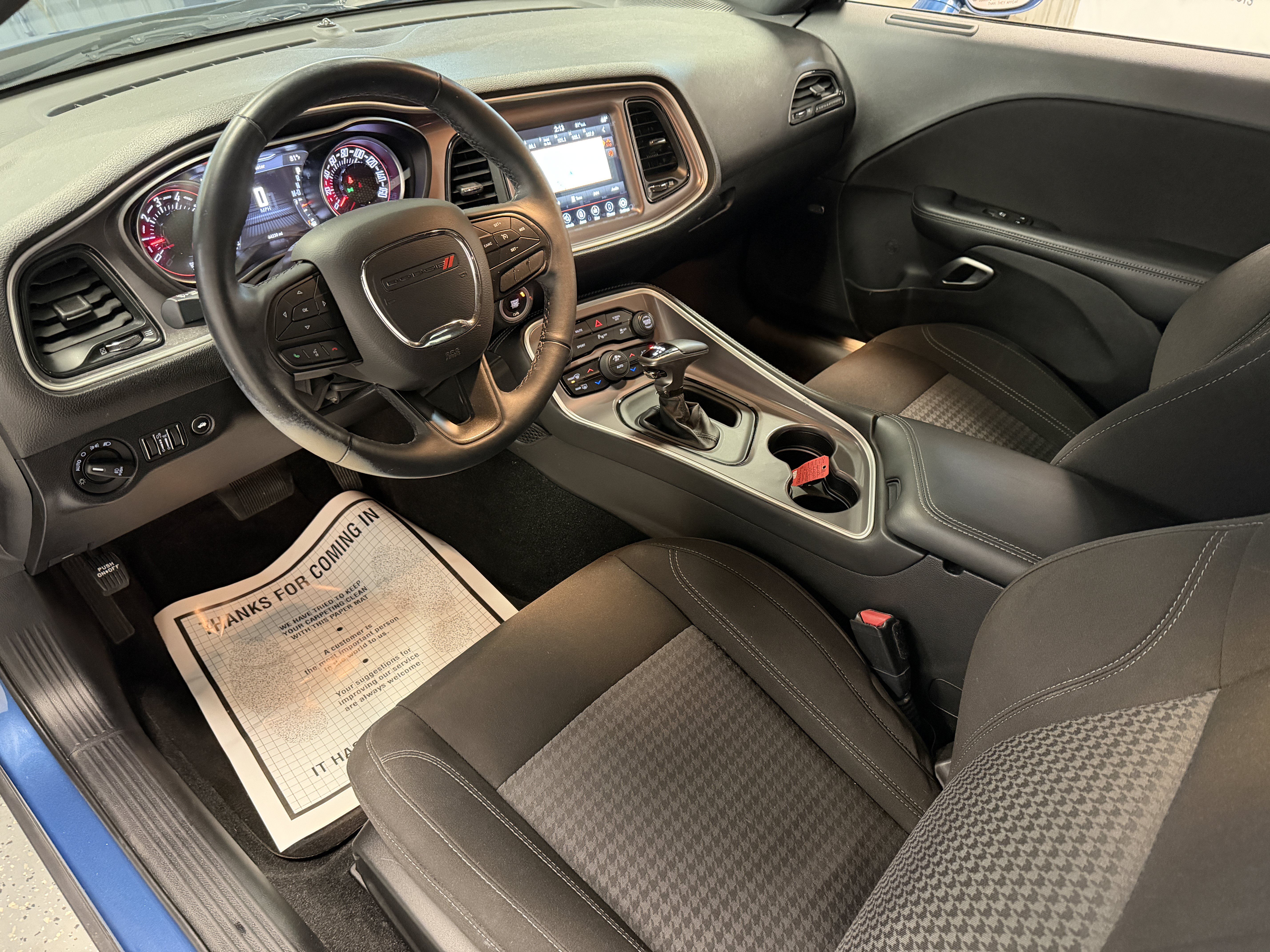 Used 2022 Dodge Challenger SXT w/ Driver Convenience Group RWD image 4