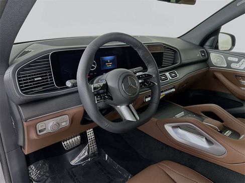 New 2026 Mercedes-Benz GLS 450 4MATIC image 9