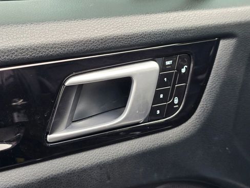 Used 2019 Porsche Cayenne image 22