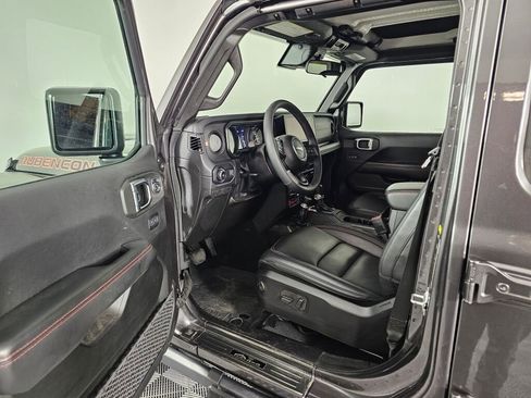 Used 2025 Jeep Wrangler Unlimited Rubicon w/ Convenience Group AWD/4WD image 15