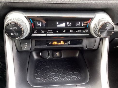 Used 2025 Toyota RAV4 XLE image 18