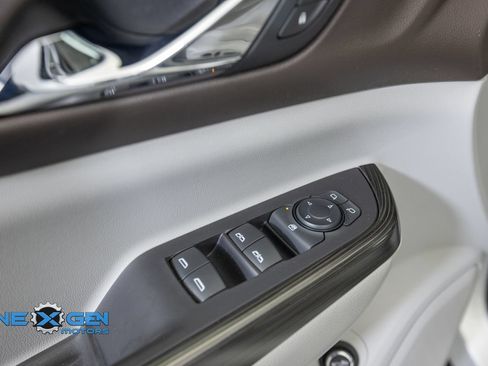 Used 2020 GMC Acadia SLT w/ LPO, Cargo Package AWD/4WD image 13