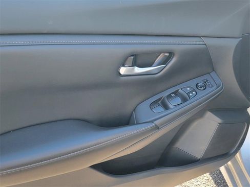 Certified 2022 Nissan Sentra SV image 10